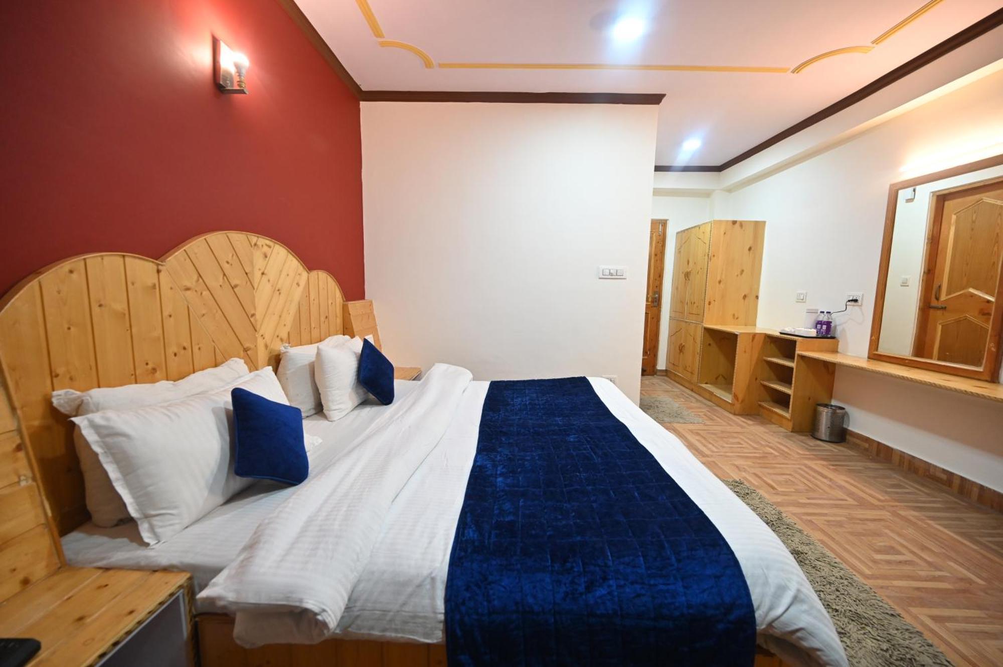 Krishana Cottage A Pure Veg !!!300 M From Hadimba Temple!!!Balcony Rooms!!!Veg Restaurant!!!Couple Friendly!!!Family Cottage!!! Manāli Exteriér fotografie