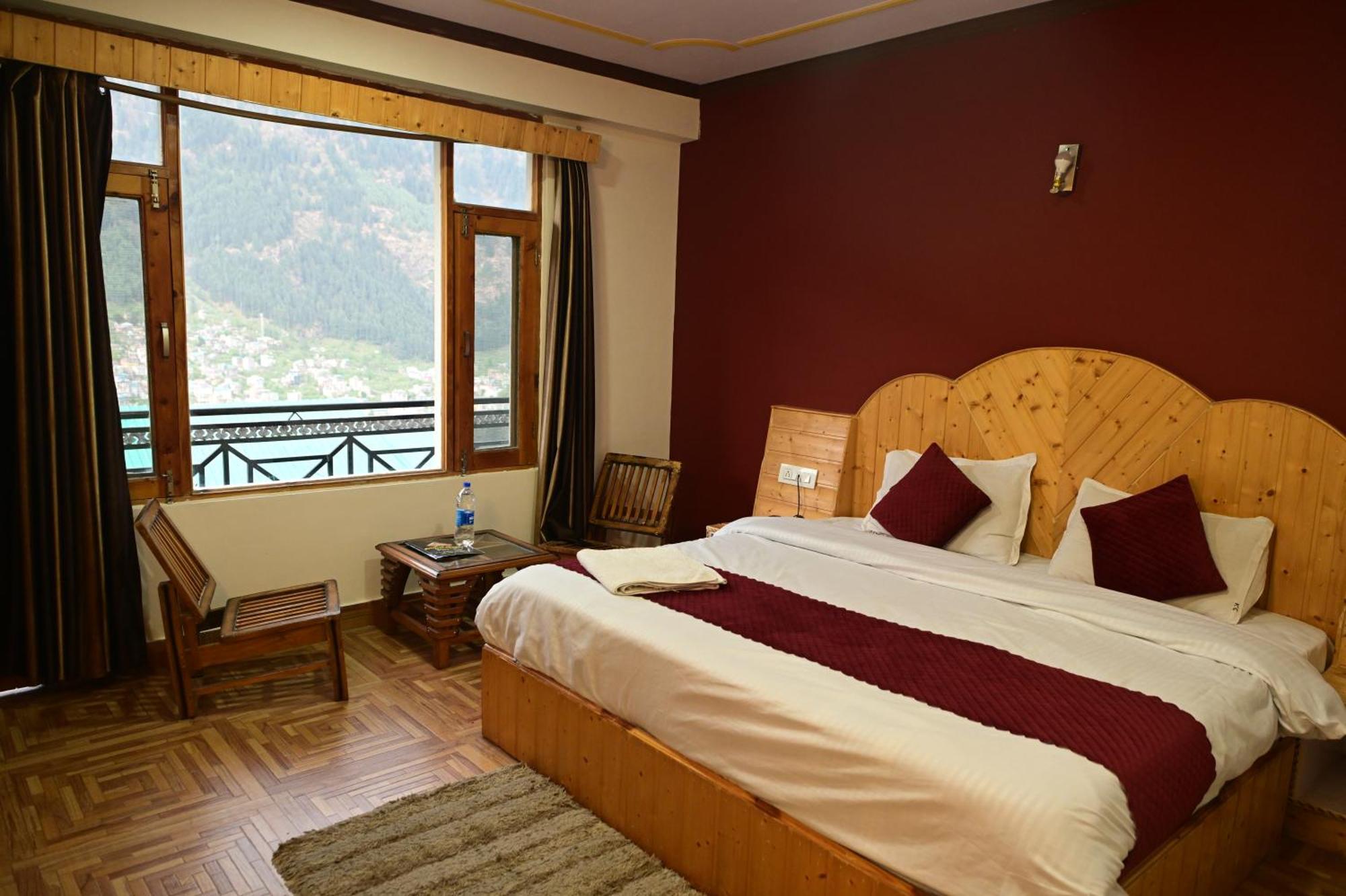 Krishana Cottage A Pure Veg !!!300 M From Hadimba Temple!!!Balcony Rooms!!!Veg Restaurant!!!Couple Friendly!!!Family Cottage!!! Manāli Exteriér fotografie