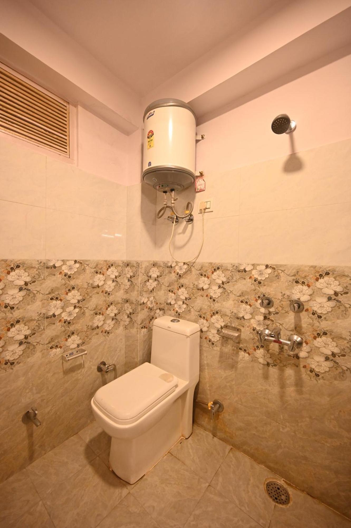 Krishana Cottage A Pure Veg !!!300 M From Hadimba Temple!!!Balcony Rooms!!!Veg Restaurant!!!Couple Friendly!!!Family Cottage!!! Manāli Exteriér fotografie