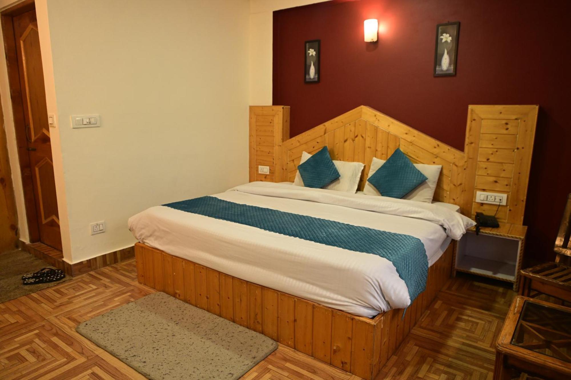 Krishana Cottage A Pure Veg !!!300 M From Hadimba Temple!!!Balcony Rooms!!!Veg Restaurant!!!Couple Friendly!!!Family Cottage!!! Manāli Exteriér fotografie