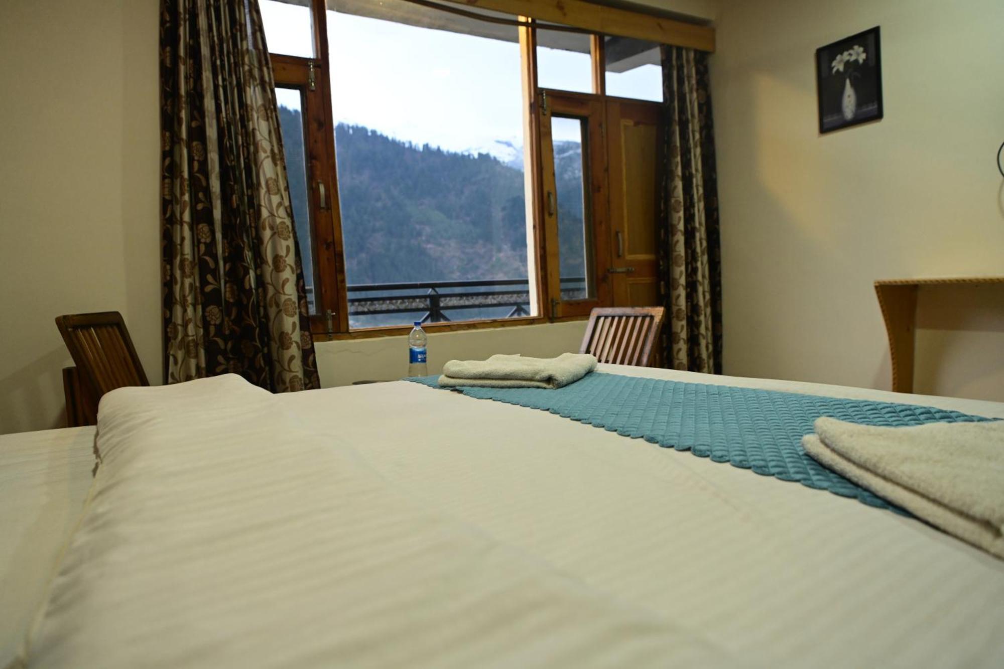 Krishana Cottage A Pure Veg !!!300 M From Hadimba Temple!!!Balcony Rooms!!!Veg Restaurant!!!Couple Friendly!!!Family Cottage!!! Manāli Exteriér fotografie