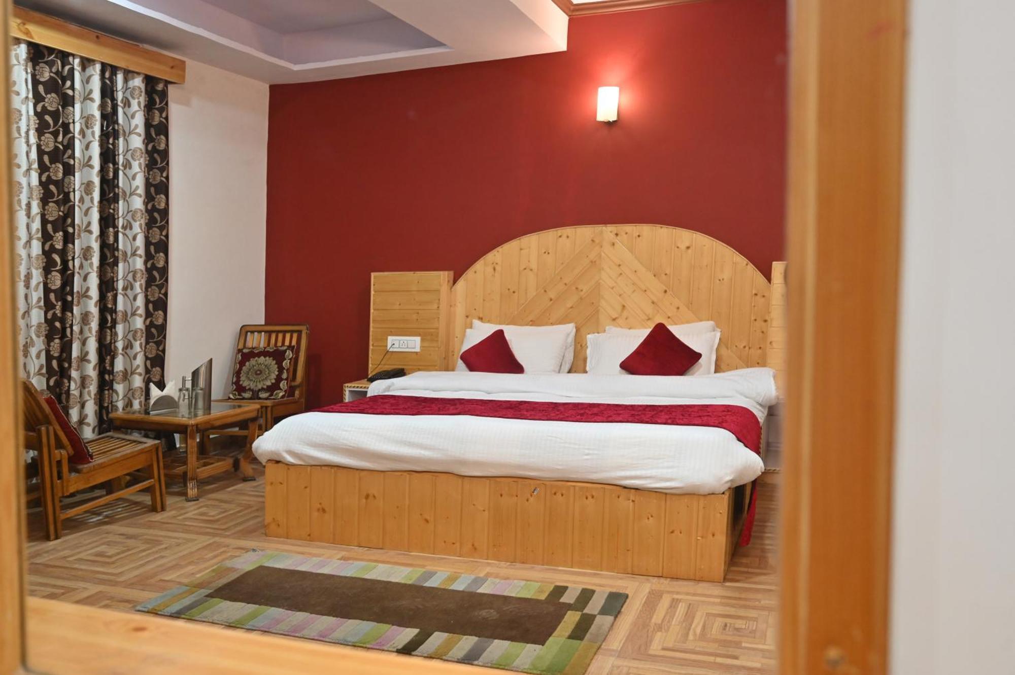 Krishana Cottage A Pure Veg !!!300 M From Hadimba Temple!!!Balcony Rooms!!!Veg Restaurant!!!Couple Friendly!!!Family Cottage!!! Manāli Exteriér fotografie