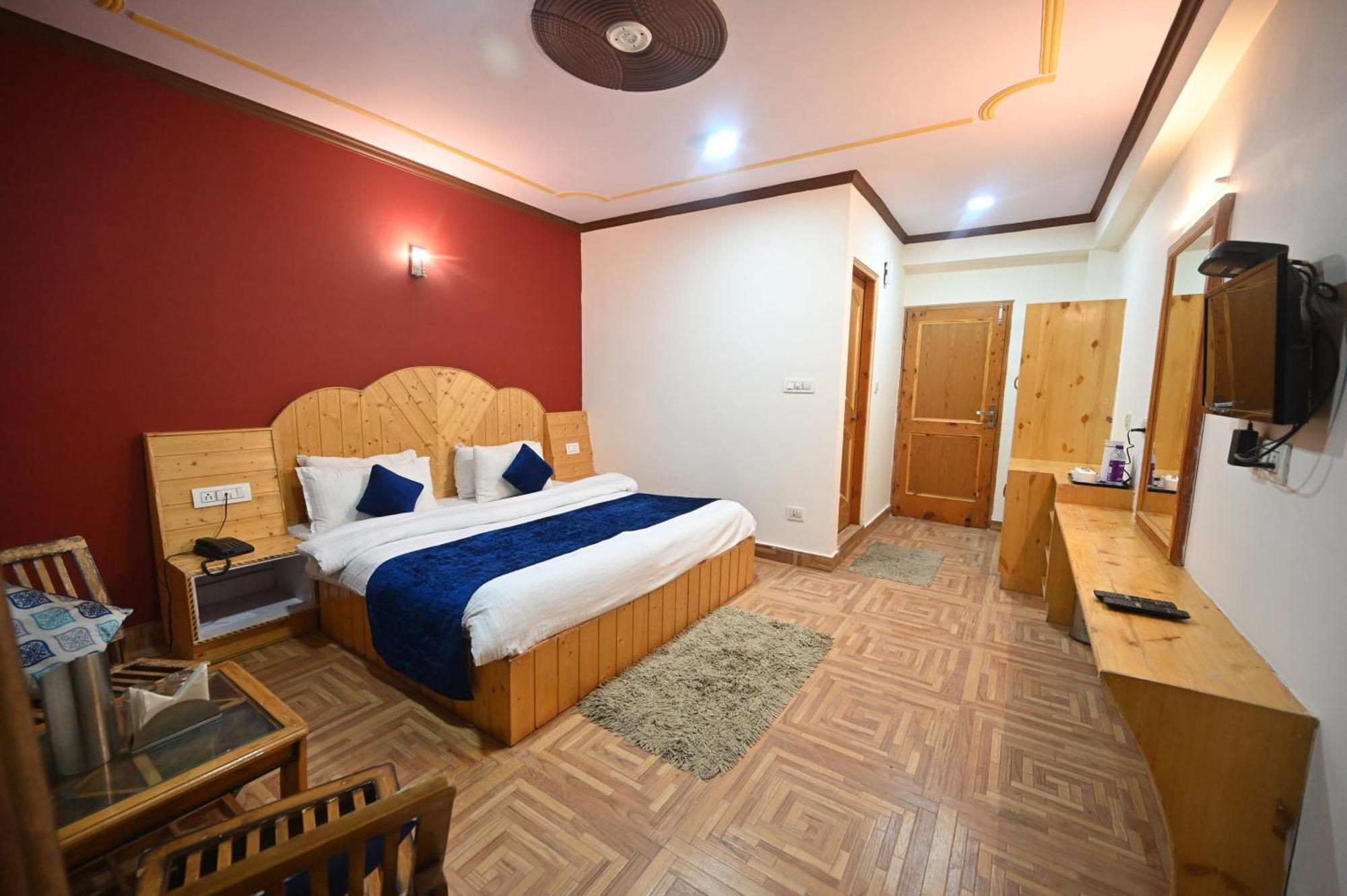 Krishana Cottage A Pure Veg !!!300 M From Hadimba Temple!!!Balcony Rooms!!!Veg Restaurant!!!Couple Friendly!!!Family Cottage!!! Manāli Exteriér fotografie