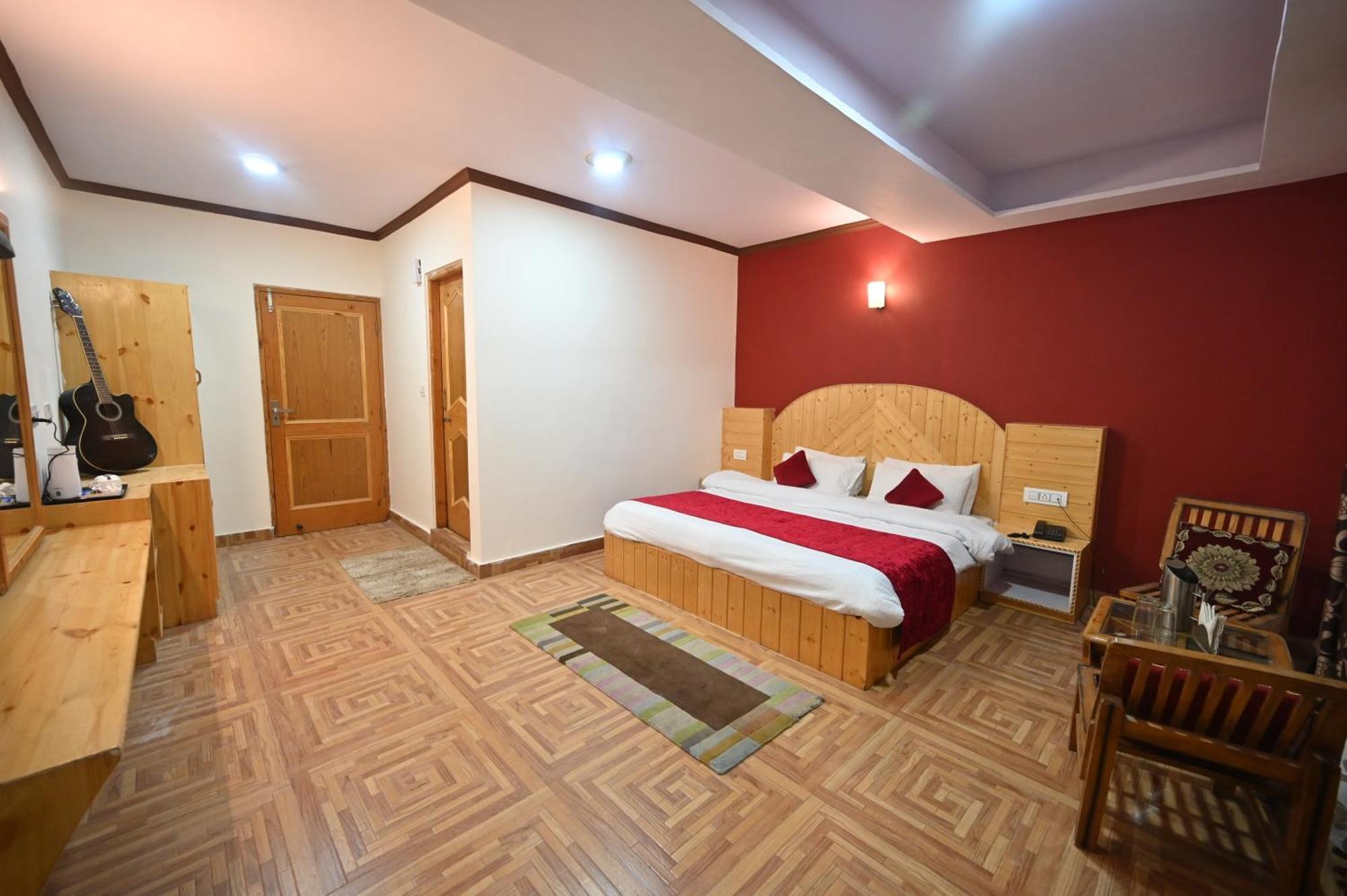 Krishana Cottage A Pure Veg !!!300 M From Hadimba Temple!!!Balcony Rooms!!!Veg Restaurant!!!Couple Friendly!!!Family Cottage!!! Manāli Exteriér fotografie