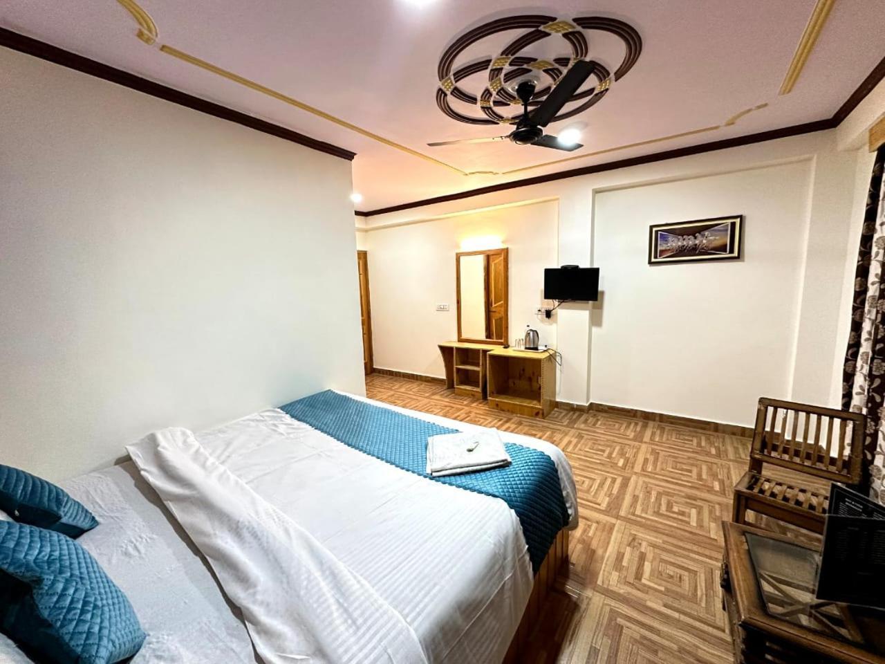 Krishana Cottage A Pure Veg !!!300 M From Hadimba Temple!!!Balcony Rooms!!!Veg Restaurant!!!Couple Friendly!!!Family Cottage!!! Manāli Exteriér fotografie