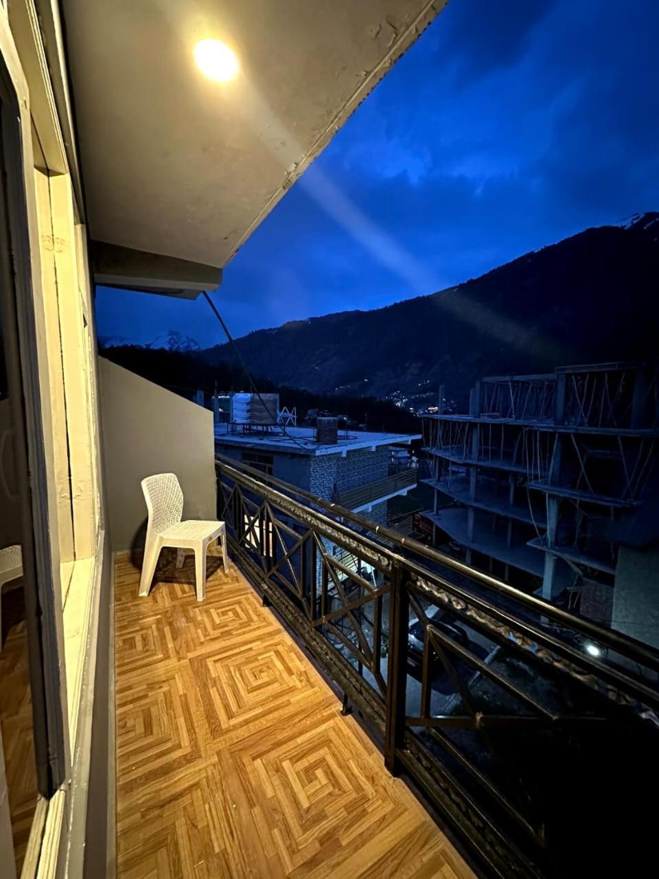 Krishana Cottage A Pure Veg !!!300 M From Hadimba Temple!!!Balcony Rooms!!!Veg Restaurant!!!Couple Friendly!!!Family Cottage!!! Manāli Exteriér fotografie